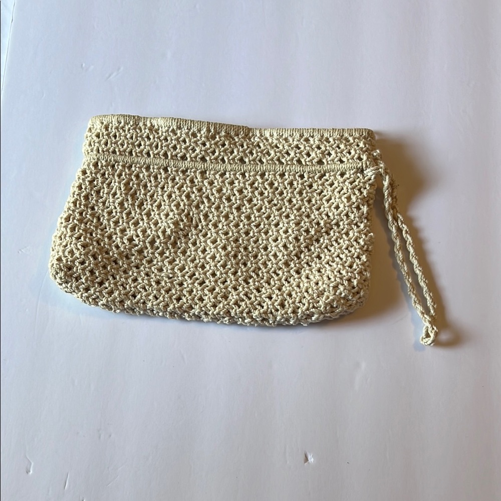 MCI Cream Crochet Clutch with Bead Detail Zipper Closure EUC (measurement pics) - Picture 6 of 10